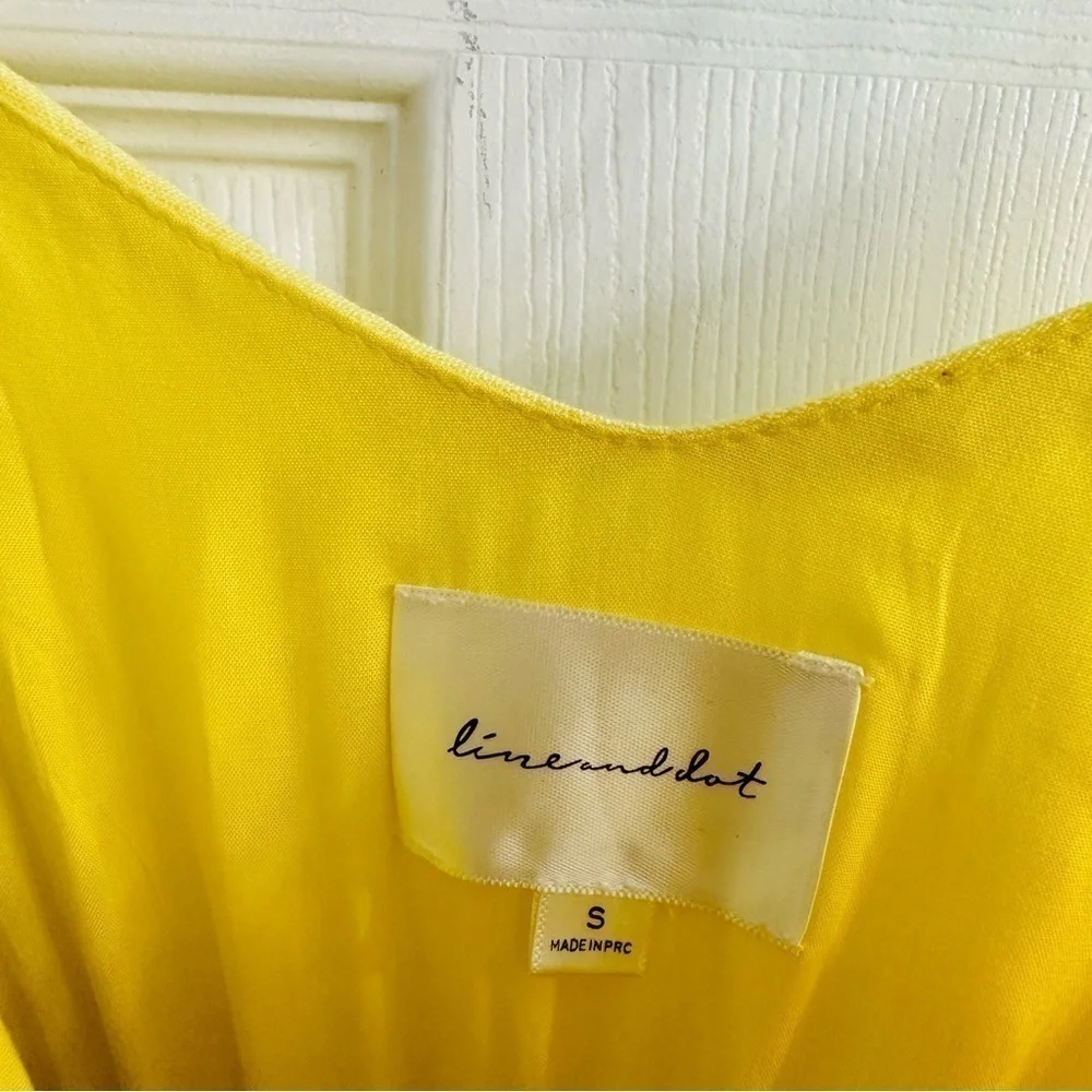 Line and Dot revolve yellow